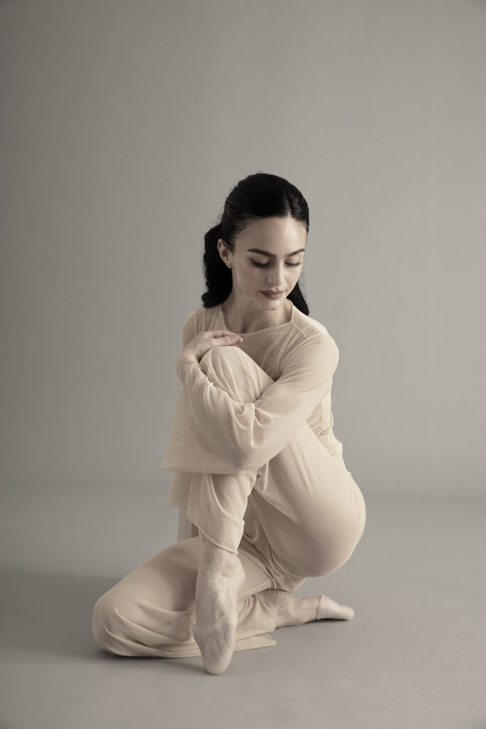 AplieplusClaudia Pompili toe pads neoclassical 108A9975 copia 2